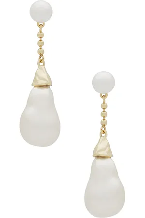 REVOLVE WeWoreWhat Weworewhat pendientes largos pearl en color oro metálico talla all en - Metallic Gold. Talla all.
