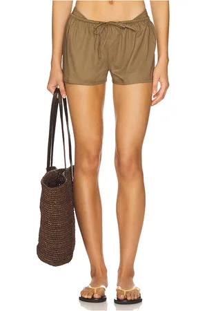 REVOLVE Montce Swim Montce swim shorts de tiro bajo con cordón en color verde oliva talla L en - Olive. Talla L (también en M, S, XL, XS).