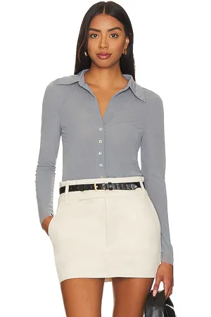 REVOLVE Song of Style Song of style camisa noma en color roca talla M en - Slate. Talla M (también en S).