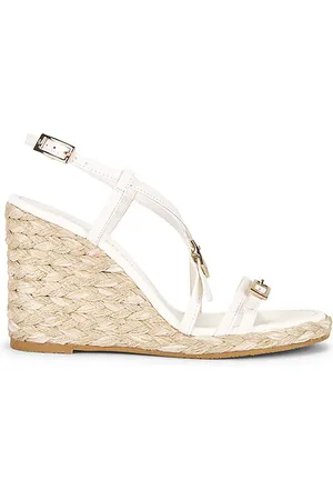 REVOLVE Stuart Weitzman Stuart weitzman zapatos de cáñamo con cuña georgie en color crema talla 6 en - Cream. Talla 6 (también en 6.5, 7, 7.5