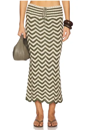 REVOLVE Agua Bendita Agua bendita falda midi mira en color olive,beige talla L en - Olive,Beige. Talla L (también en M, S).