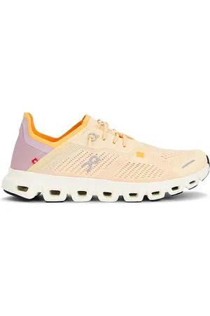 REVOLVE On On zapatilla deportiva cloud 6 coast en color naranja talla 10 en - Orange. Talla 10 (también en 10.5, 11, 5, 5.5, 6, 6.5, 7, 7.5, 8