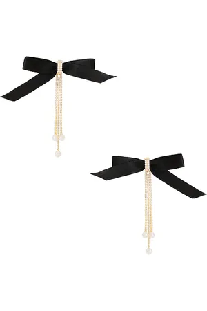 REVOLVE Ettika Ettika pendientes velvet bow crystal chain en color negro talla all en - Black. Talla all.