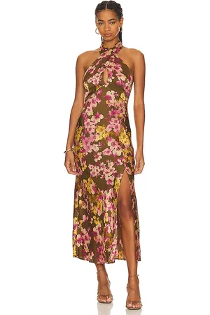 REVOLVE ASTR the Label Astr the label vestido midi marissa en color verde oliva talla M en - Olive. Talla M (también en S).