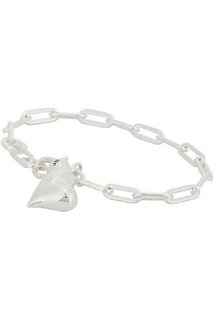 REVOLVE Jenny Bird Jenny bird brazalete puffy heart en color metálico talla all en - Metallic Silver. Talla all.