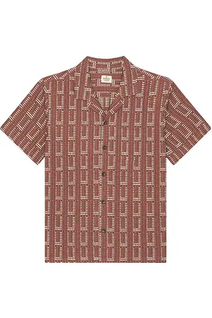 REVOLVE Marine Layer Marine layer dobby resort shirt en color burgundy talla L en - Burgundy. Talla L (también en M, S, XL/1X).