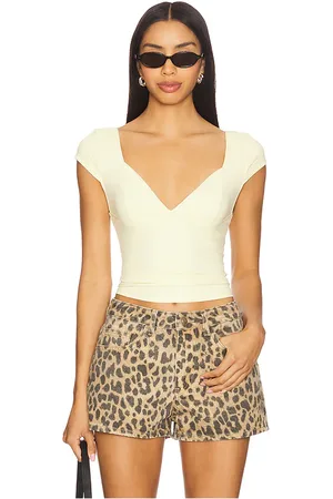 REVOLVE Free People Free people corsé cami duo en color amarillo limon talla L en - Lemon. Talla L (también en M, S, XL, XS).
