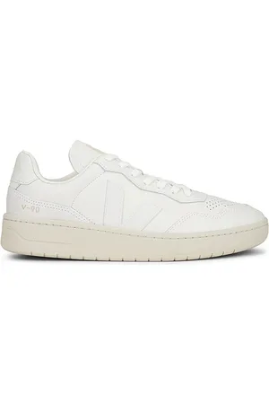REVOLVE Veja Veja zapatillas deportivas classics en color blanco talla 40 en - White. Talla 40 (también en 41, 42, 43, 44, 45).