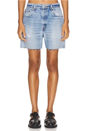 REVOLVE Aligrace Aligrace long baggy short en color denim claro talla 31 en - Denim-Light. Talla 31 (también en 32).