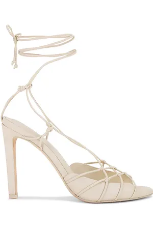 REVOLVE Alexis Alexis sandalia con tacón en color ivory talla 38 en - Ivory. Talla 38 (también en 39).