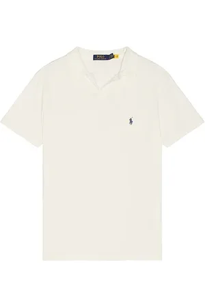 REVOLVE Polo Ralph Lauren Polo ralph lauren short sleeve johnny collar polo en color crema talla L en - Cream. Talla L (también en M, S, XL/1X).