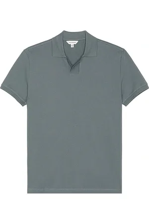 REVOLVE Club Monaco Club monaco polo johnny en color roca talla L en - Slate. Talla L (también en M, S, XL/1X).
