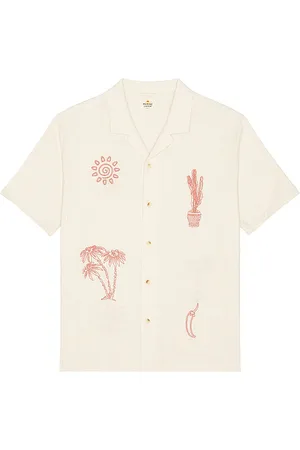 REVOLVE Marine Layer Marine layer embroidered resort shirt en color beige talla L en - Beige. Talla L (también en M, S).