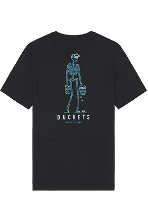 REVOLVE TravisMathew Travismathew camiseta lost buckets en color gris talla L en - Grey. Talla L (también en M, S, XL/1X).