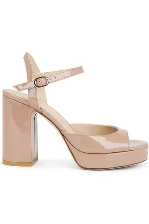 REVOLVE Stuart Weitzman Stuart weitzman sandalia dayna en color bronce talla 10 en - Tan. Talla 10 (también en 6, 6.5, 7, 7.5, 8, 8.5, 9, 9.5).