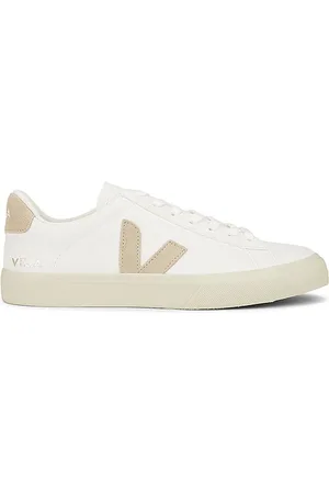 REVOLVE Veja Veja zapatillas deportivas classics en color blanco talla 40 en - White. Talla 40 (también en 41, 42, 43, 44, 45, 46).