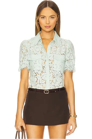 REVOLVE Generation Love Generation love camisa mina en color verde salvia talla L en - Sage. Talla L (también en M, S, XL, XS).
