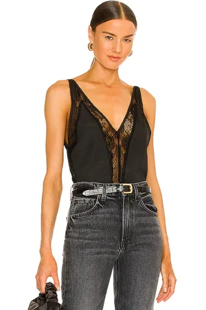 REVOLVE Superdown Superdown body encaje sharone en color talla L en - Black. Talla L (también en M, S, XL, XS, XXS).