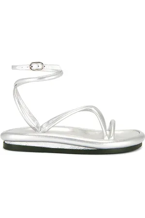 REVOLVE Nora Lozza Nora lozza sandalia en color metálico talla 10 en - Metallic Silver. Talla 10 (también en 6, 7, 8, 9).