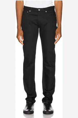 REVOLVE A.P.C. A.p.c. petite standard straight leg jeans en color talla 29 en - Black. Talla 29 (también en 32).