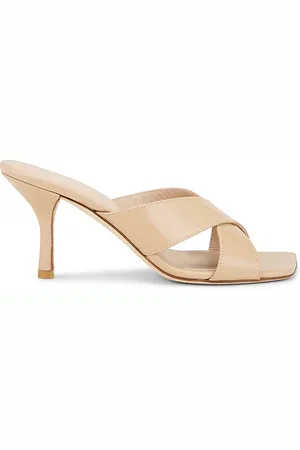 REVOLVE Stuart Weitzman Stuart weitzman sandalia dayna en color beige talla 10 en - Beige. Talla 10 (también en 11, 5, 6, 6.5, 7, 7.5, 8, 8.5, 9, 9.5).