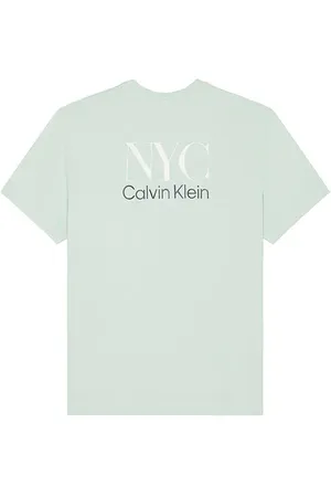 REVOLVE Calvin Klein Calvin klein camiseta embroidered en color hierbabuena talla L en - Mint. Talla L (también en M, S, XL/1X).