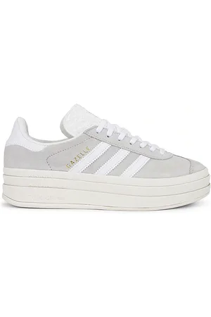 REVOLVE Adidas Originals Adidas originals zapatilla deportiva gazelle bold en color talla 6 en - Grey. Talla 6 (también en 7, 7.5, 8, 8.5, 9, 9.5).