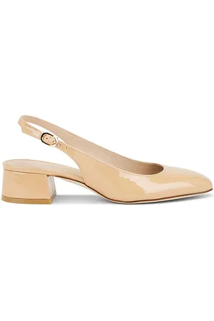 REVOLVE Stuart Weitzman Stuart weitzman pantunfla maeve en color beige talla 10 en - Beige. Talla 10 (también en 6.5, 7.5, 8, 8.5).