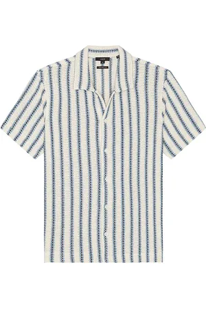 REVOLVE Vince Vince camisa botones beach stripe en color blue,cream talla L en - Blue,Cream. Talla L (también en M, S, XL/1X).