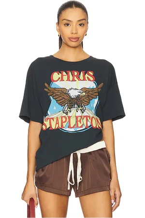 REVOLVE DAYDREAMER Daydreamer camiseta chris stapleton eagle merch en color negro talla L en - Black. Talla L (también en M, S, XL, XS).