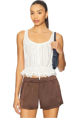 REVOLVE Free People Free people camiseta tirantes encaje alana en color ivory talla L en - Ivory. Talla L (también en M, S, XL, XS).