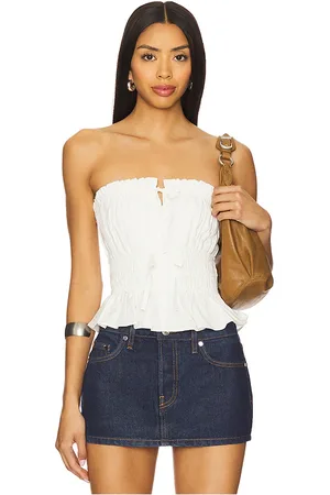 REVOLVE ASTR the Label Astr the label top sin tirantes biffy en color talla L en - White. Talla L (también en M, S, XL, XS).