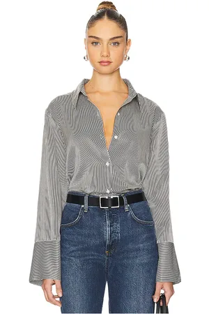 REVOLVE Citizens of Humanity Citizens of humanity camisa camilia en color gris talla M en - Grey. Talla M (también en S).