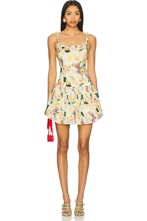 REVOLVE ASTR the Label Astr the label minivestido keyla en color amarillo talla L en - Yellow. Talla L (también en M, S, XL).