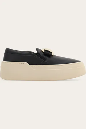 Salvatore Ferragamo Slip on new Vara plate Negro Talla 34.5