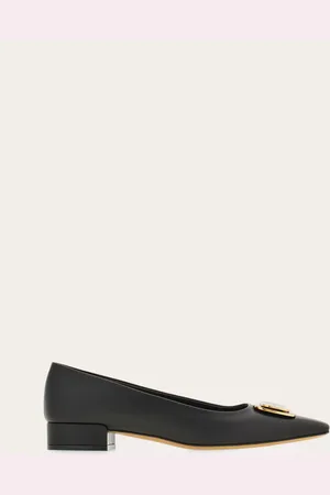 Salvatore Ferragamo Zapatos de salón new Vara plate Negro Talla 35.5