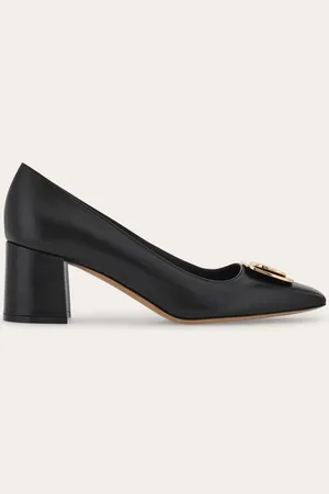 Salvatore Ferragamo Zapatos de salón new Vara plate Negro Talla 35