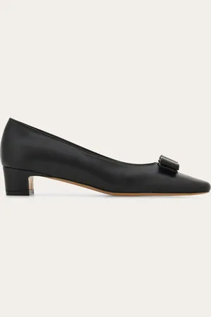 Salvatore Ferragamo Zapatos de salón lazo icónico Negro Talla 35