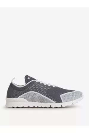 Kiton Hombre Zapatillas - Sneakers de .-Sneakers bajas.-Punto de algodón.-Color gris carbón y blanco.-Cierre con cordones.-Logo bordado en la lengüeta.-Medidas de suela: 2 cm.-Suelga de goma en contraste.Logo en relieve en el talón.Hecho en Italia..100% A