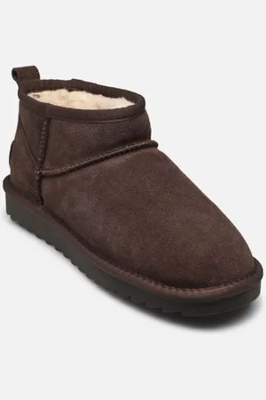 Colors of California Short Winter boot in suede
