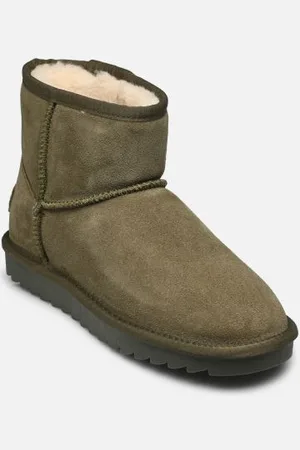 Colors of California Winter Boot in suede
