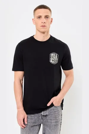 Lyle & Scott Embroidered Badge Graphic T-Shirt