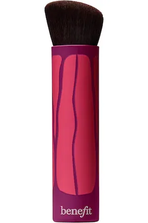 Benefit Hoola Wavemaker – Brocha Para Bálsamo Bronceador