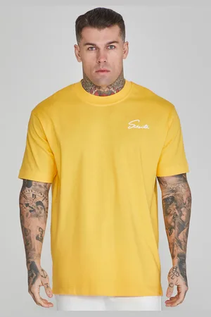 SikSilk Camiseta script amarilla para hombre XS