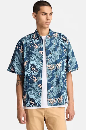 Timberland Camisa de sirsaca con estampado gráfico y cuello plano abierto para hombre en multicolor