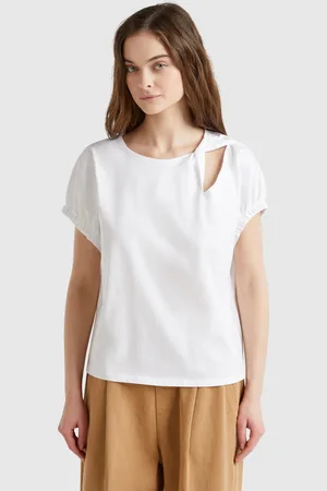 Benetton Camiseta Con Nudo Y Recorte.
