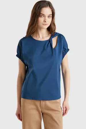 Benetton Camiseta Con Nudo Y Recorte.