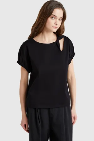 Benetton Camiseta Con Nudo Y Recorte.