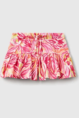 Benetton Pantalón Corto Rosa Con Estampado Tropical.
