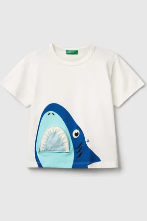 Benetton Camiseta Con Estampado De Tiburones Y Aplicación.